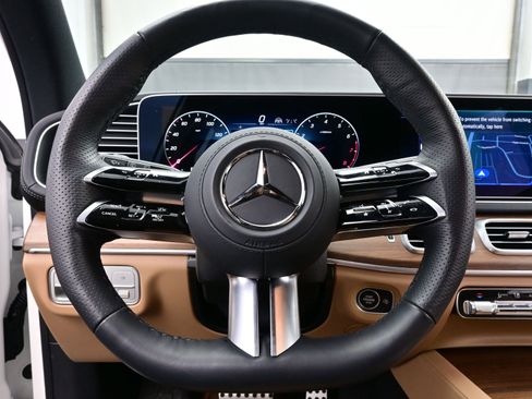 Used 2025 Mercedes-Benz GLS 450 4MATIC image 25