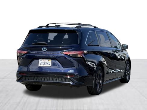 Used 2021 Toyota Sienna XSE w/ XSE Plus Package image 8