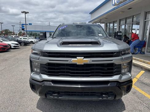 Used 2024 Chevrolet Silverado 2500 Custom w/ Custom Value Package AWD/4WD image 2