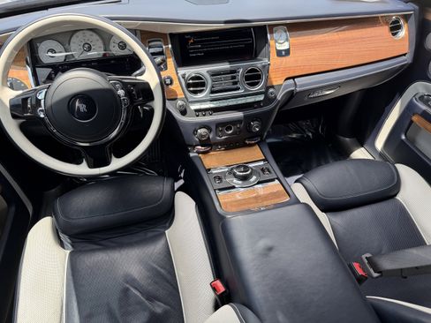 Used 2019 Rolls-Royce Ghost RWD image 16