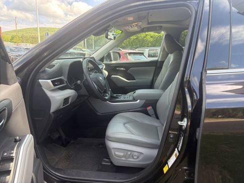 Used 2021 Toyota Highlander XLE AWD/4WD image 15