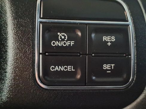 Used 2017 Jeep Wrangler Sahara w/ Connectivity Group AWD/4WD image 25