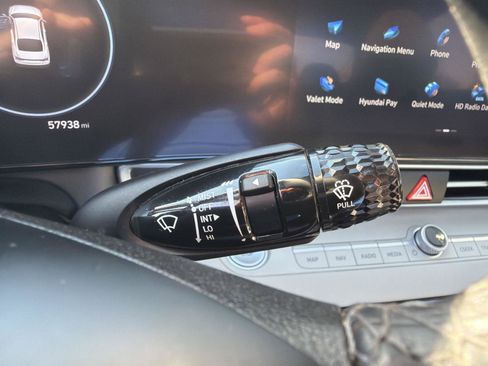 Used 2025 Hyundai Elantra Limited FWD image 18