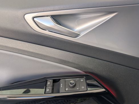 Used 2023 Volkswagen ID.4 Pro S image 16