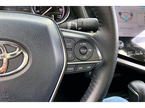 Used 2018 Toyota Camry XLE image 17