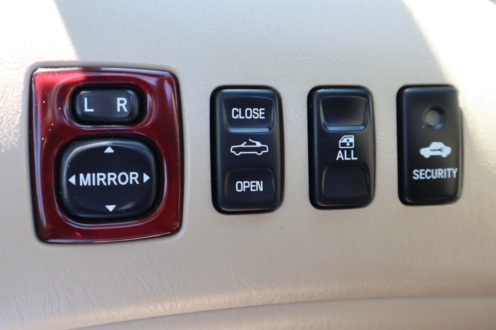 Used 2004 Toyota Solara SLE FWD image 23
