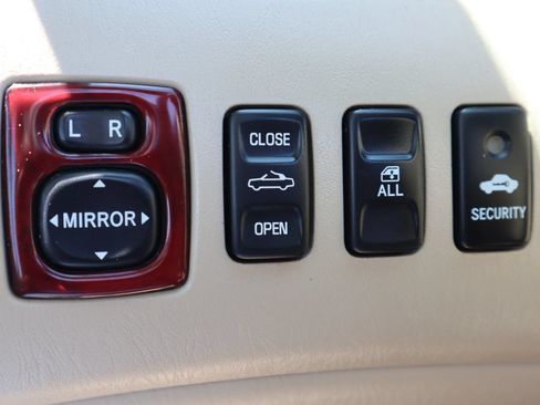 Used 2004 Toyota Solara SLE FWD image 23