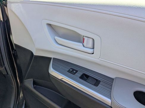 Used 2025 Toyota Sienna LE image 30