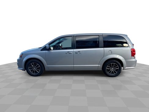 Used 2018 Dodge Grand Caravan SE image 5