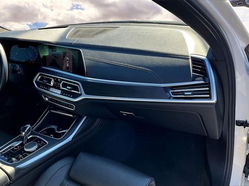 Used 2021 BMW X7 M50i image 27