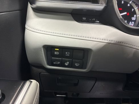 Used 2021 Toyota Highlander Platinum image 26