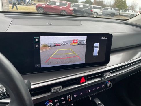 Used 2025 Kia Sorento S image 17