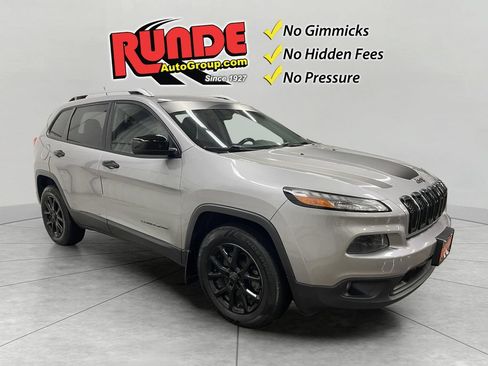 Used 2014 Jeep Cherokee Latitude w/ Cold Weather Group AWD/4WD image 7