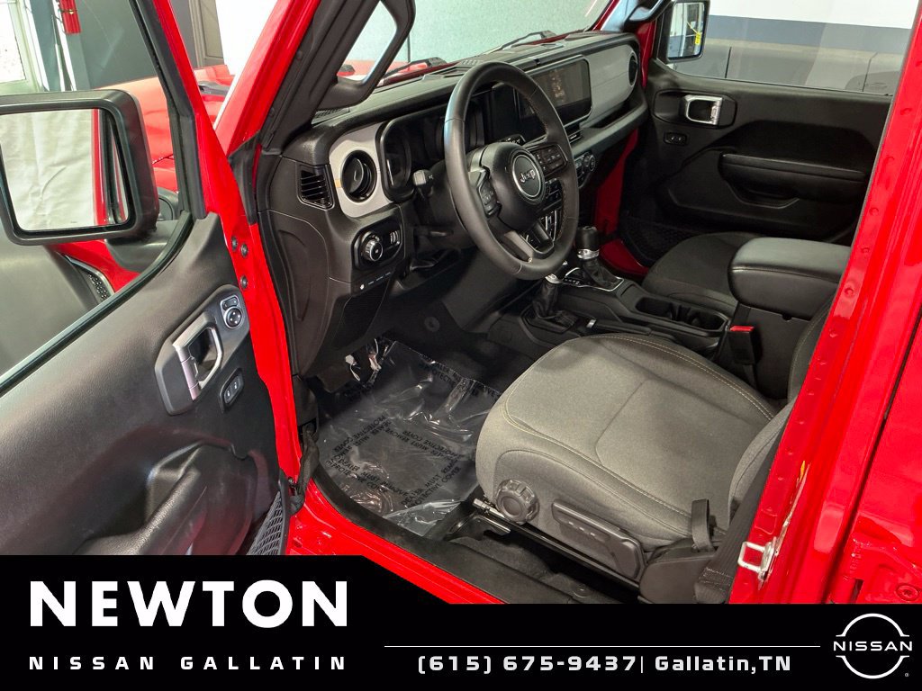 Used 2024 Jeep Wrangler Unlimited AWD/4WD image 6