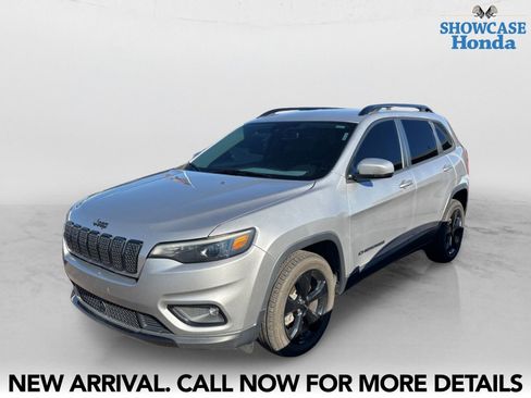 Used 2021 Jeep Cherokee Latitude Plus image 2