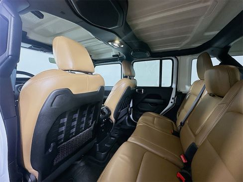 Used 2022 Jeep Wrangler Unlimited Rubicon w/ Steel Bumper Group image 13