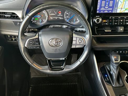 Used 2021 Toyota Highlander Platinum image 11