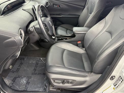 Used 2022 Toyota Prius Prime XLE image 16