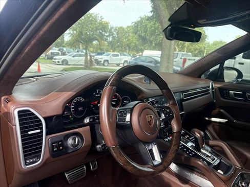 Used 2019 Porsche Cayenne Turbo AWD/4WD image 12