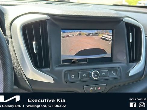 Used 2024 GMC Terrain SLE AWD/4WD image 16