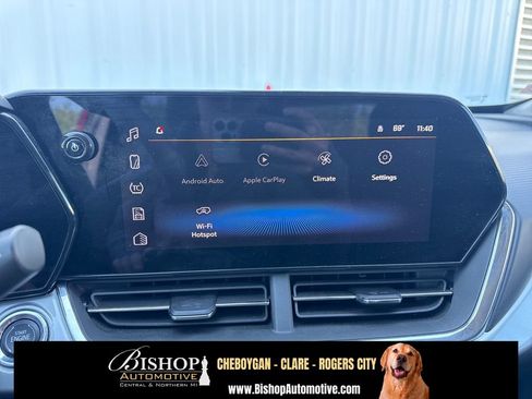 Used 2025 Chevrolet Trax LT FWD image 6
