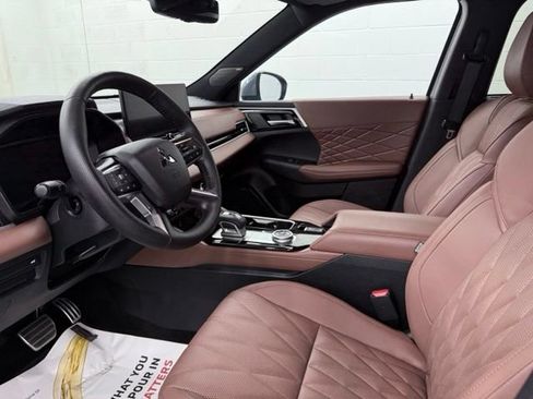 Used 2025 Mitsubishi Outlander SEL AWD/4WD image 16