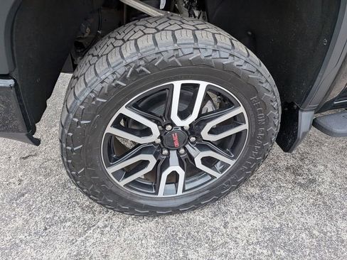 Used 2021 GMC Sierra 1500 AT4 w/ AT4 Premium Package AWD/4WD image 8