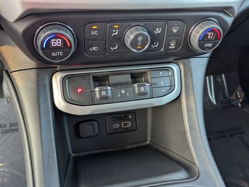 Used 2023 GMC Acadia SLE w/ Driver Convenience Package FWD image 22