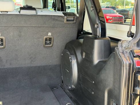 Used 2022 Jeep Wrangler Unlimited Sahara AWD/4WD image 32