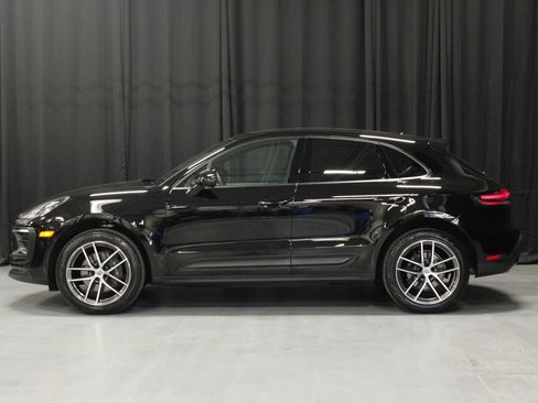 Certified 2025 Porsche Macan AWD/4WD image 2