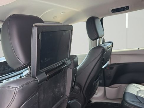 Certified 2023 Chrysler Pacifica Touring-L w/ Uconnect Theater Family Group AWD/4WD image 8