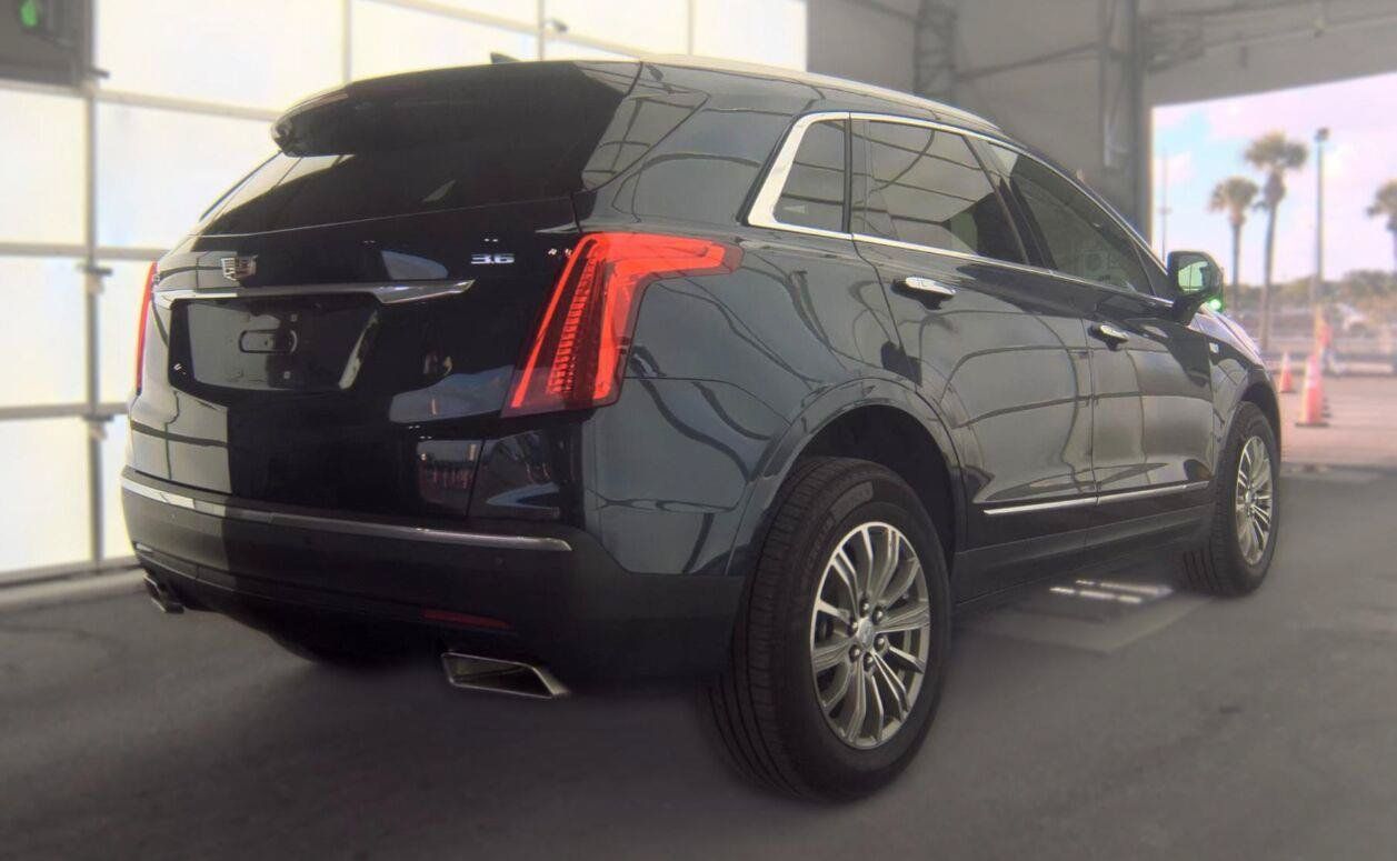 Used 2018 Cadillac XT5 Luxury w/ Driver Awareness Package FWD image 2