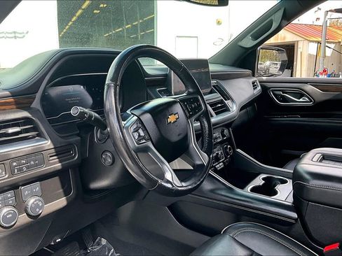 Used 2023 Chevrolet Suburban Premier image 16