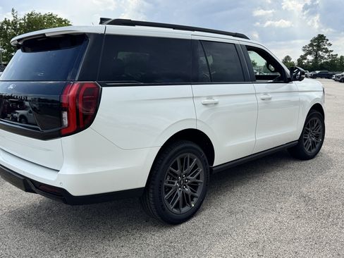 New 2027 Ford Expedition Platinum w/ Stealth Appearance Package AWD/4WD image 3