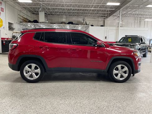 Used 2017 Jeep Compass Latitude FWD image 11