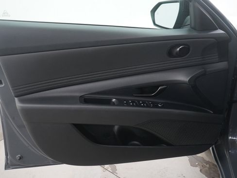 Certified 2025 Hyundai Elantra Sport image 18