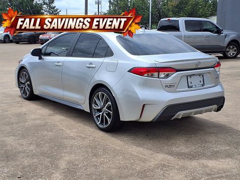 Used 2020 Toyota Corolla SE FWD image 2