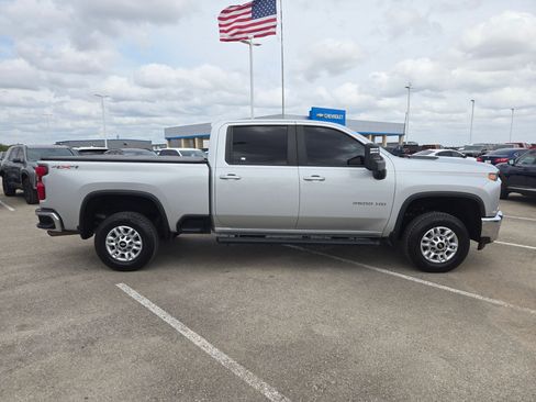 Used 2022 Chevrolet Silverado 2500 LT w/ Convenience Package image 2