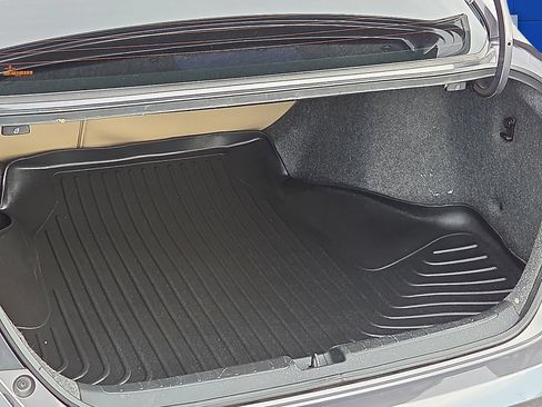 Used 2018 Honda Accord Sport image 8
