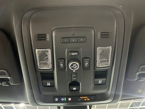 Used 2022 Chevrolet Tahoe High Country AWD/4WD image 23
