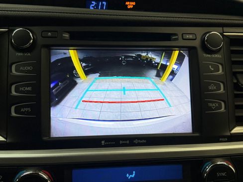 Used 2017 Toyota Highlander Plus image 35