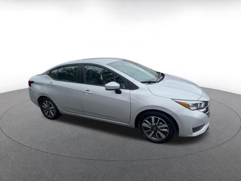 Used 2025 Nissan Versa SV FWD image 2
