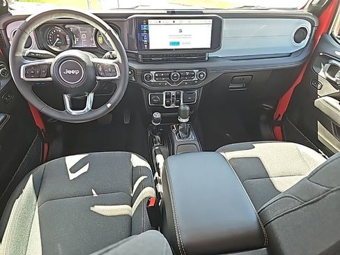 Certified 2025 Jeep Wrangler Unlimited Sahara image 17