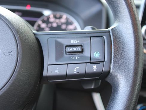 Used 2024 Nissan Rogue SV FWD image 16