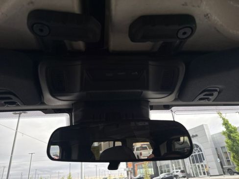 Used 2025 Jeep Wrangler Unlimited Sahara AWD/4WD image 25