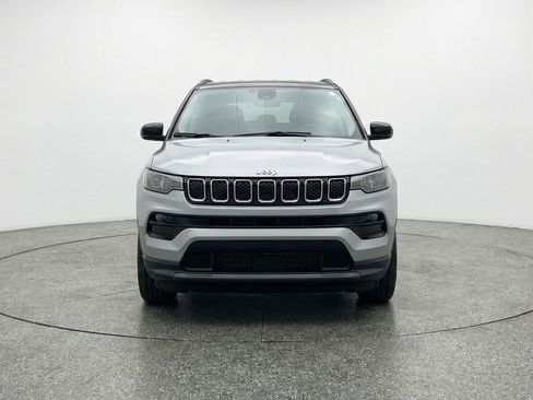 Used 2025 Jeep Compass Limited AWD/4WD image 2