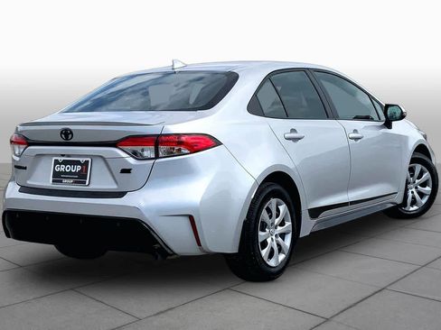 Used 2025 Toyota Corolla SE FWD image 13