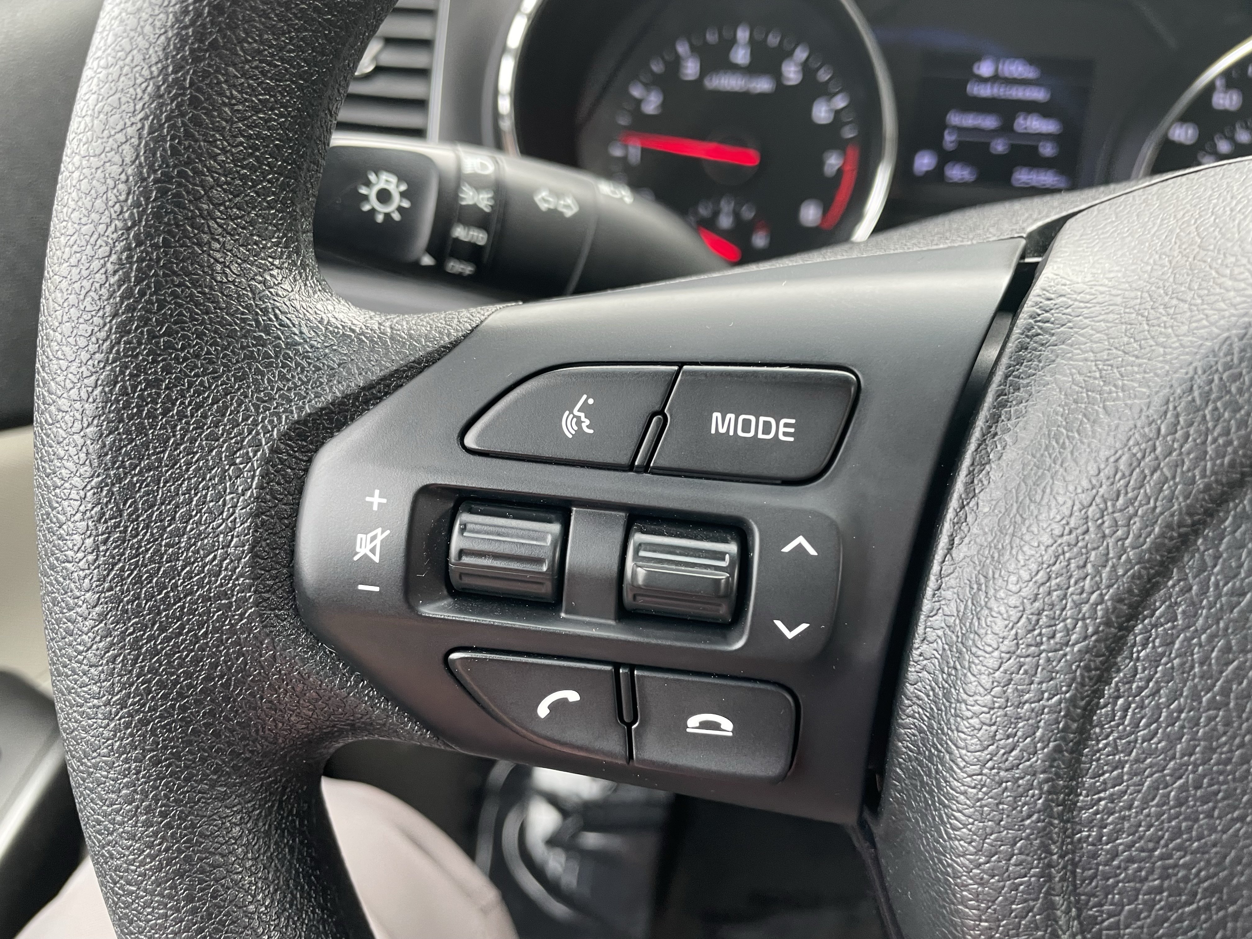 Used 2020 Kia Sedona LX FWD image 15