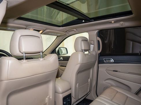 Used 2019 Jeep Grand Cherokee Limited w/ Luxury Group II image 10