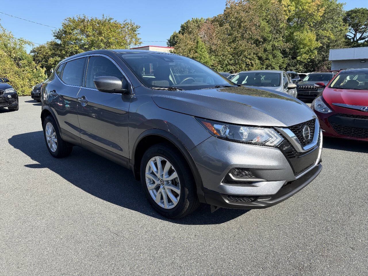 Used 2020 Nissan Rogue Sport S w/ Appearance Package FWD image 3